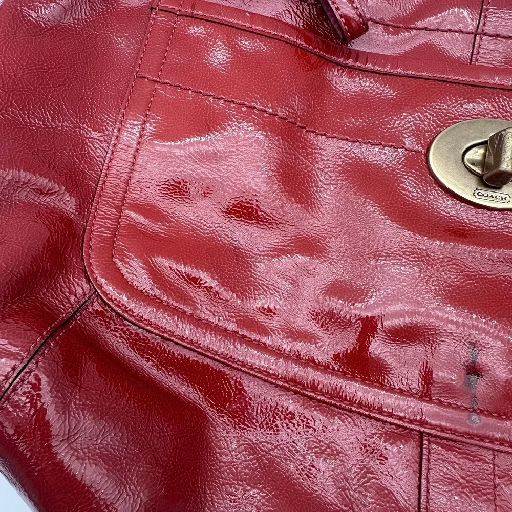 VTG Rare Coach Ergo Turnlock Crushed Patent Leather Shoulder Red Hobo Bag 11009